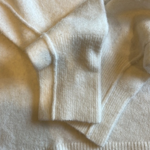 Free people oversized white turtleneck with fitted cuffs - Picture 2 of 4